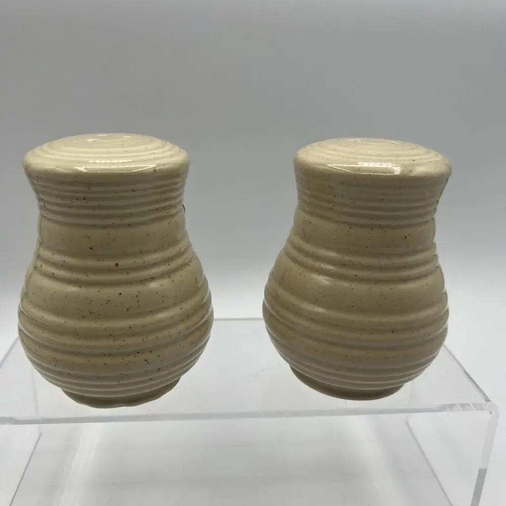 Pitcher & 2 Salt Pepper Shaker 3D Apple & Leaves Green Red Beige Ceramic pre-own
